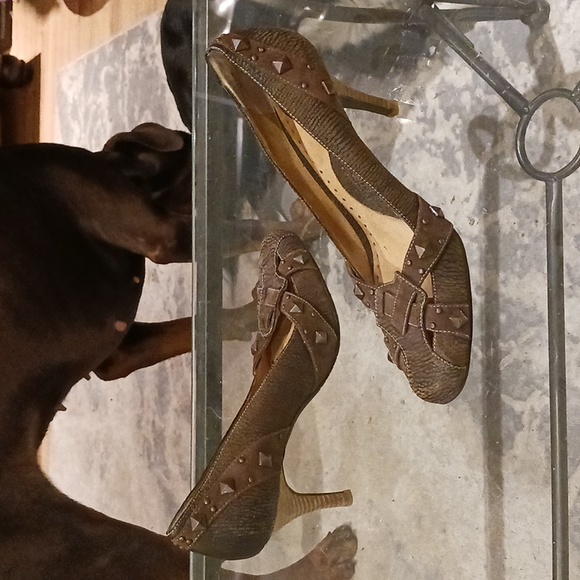 Heels - Picture 2 of 5